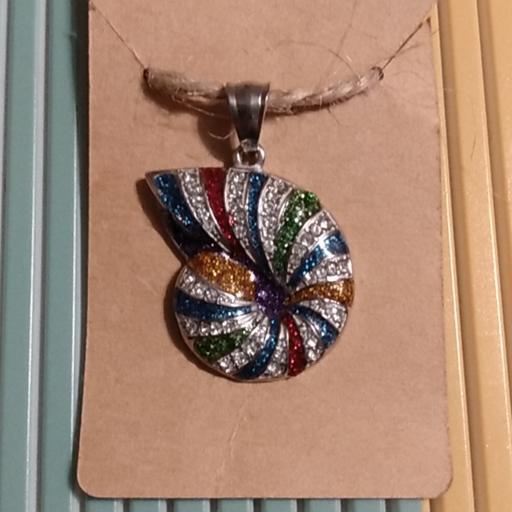 Rainbow horn rhinestone silver pendant